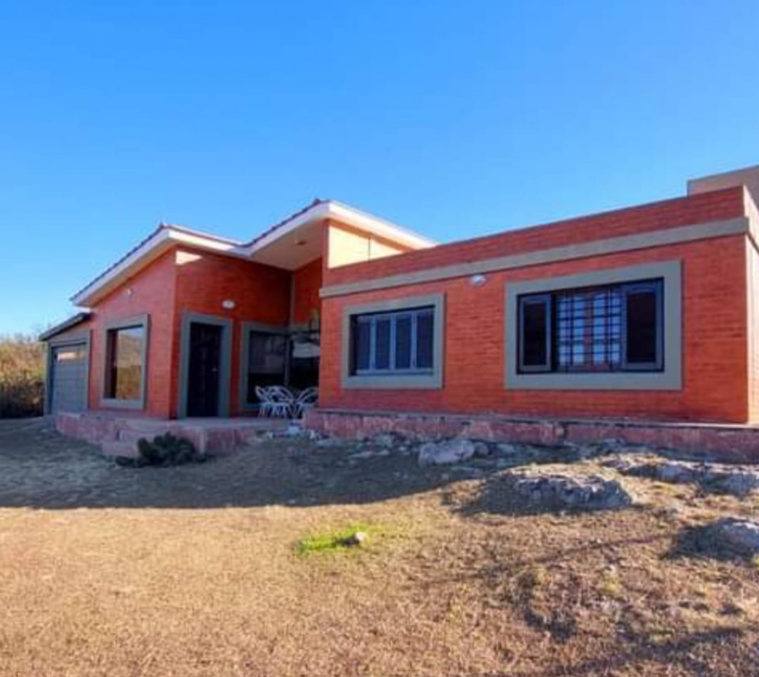 Casa de ensueño en Villa Parque San Miguel con vista al Lago San Roque