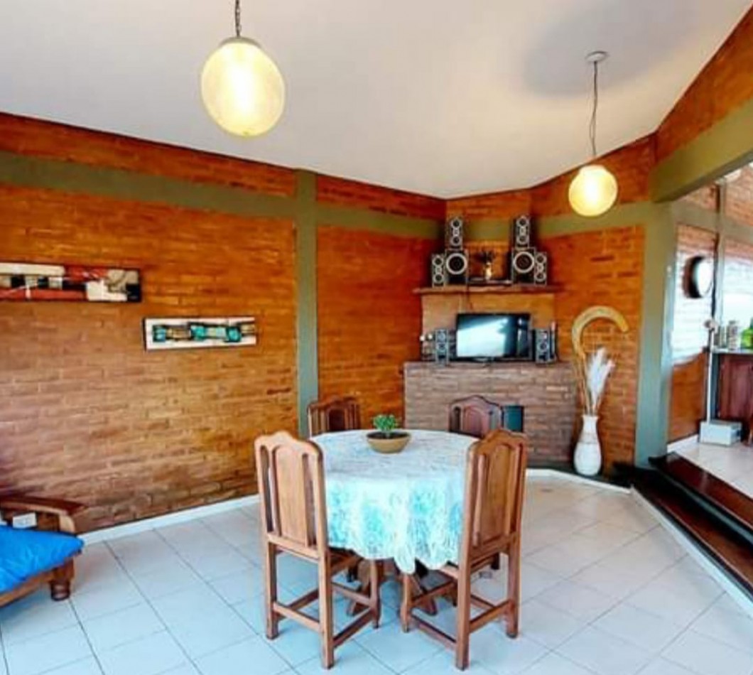 Casa de ensueño en Villa Parque San Miguel con vista al Lago San Roque