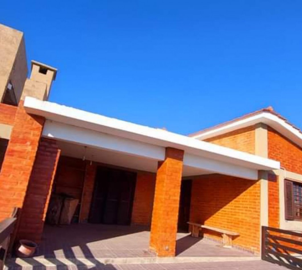 Casa de ensueño en Villa Parque San Miguel con vista al Lago San Roque