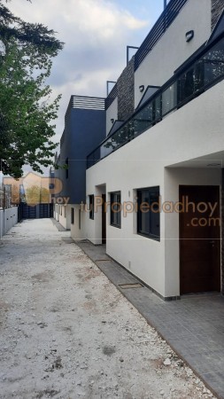 ¡Oportunidad! Hermoso housing triplex a estrenar en Miralejos 17, a 30 mts del Lago.