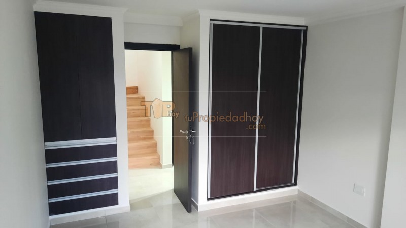 ¡Oportunidad! Hermoso housing triplex a estrenar en Miralejos 17, a 30 mts del Lago.