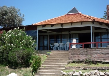Hermosa casa con dos departamentos ubicada en Villa del Lago, increible vista