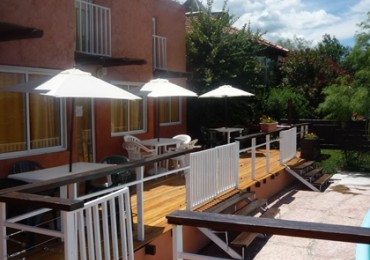 IDEAL INVERSIÓN: Complejo de cabañas de 2 dormitorios cada una, en zona exclusiva de Villa del Lago