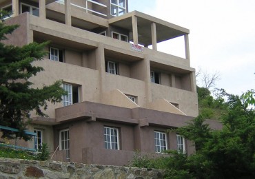 Villa Ciudad America - IMPERDIBLE COMPLEJO DE 6 DEPARTAMENTOS Y CASA PRINCIPAL CON PISCINA