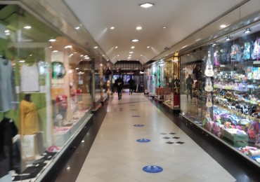 VENTA: DOS LOCALES COMERCIALES EN GALERIA SARMIENTO,  EN PLENA PEATONAL DE CARLOS PAZ