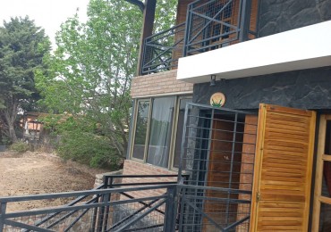 Imponente chalet ubicado en Villa del Lago, a pasos del puente en Ruta 38