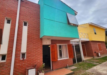 Duplex en complejo, ubicado en Villa Dominguez. Excelente ubicacion