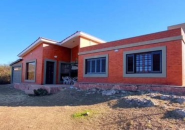 Casa de ensueño en Villa Parque San Miguel con vista al Lago San Roque