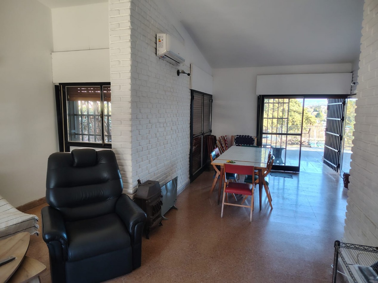 Chalet con Piscina a minutos del centro en Carlos Paz