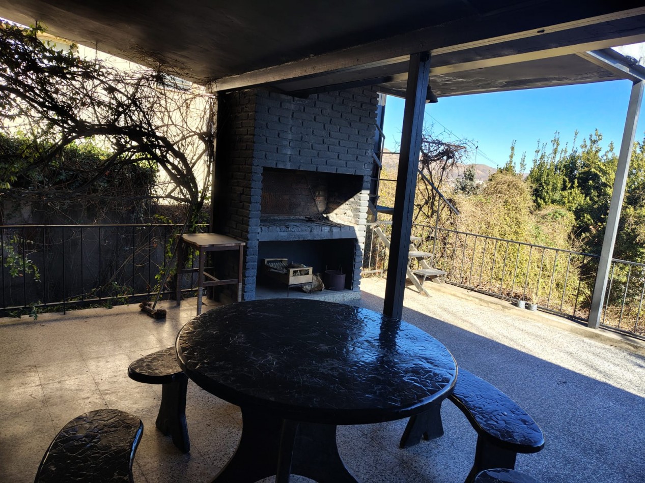 Chalet con Piscina a minutos del centro en Carlos Paz