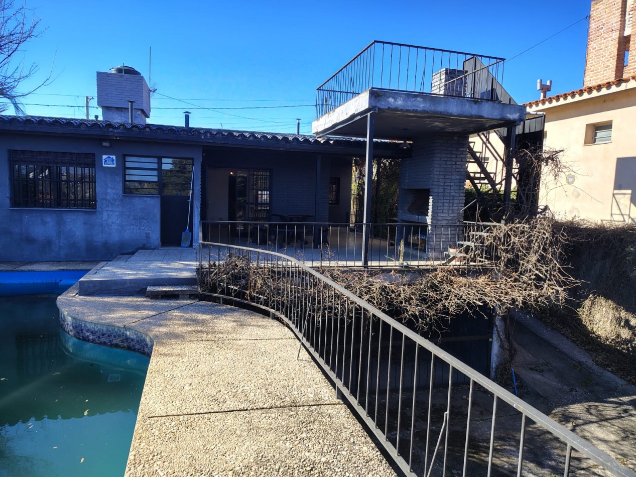 Chalet con Piscina a minutos del centro en Carlos Paz