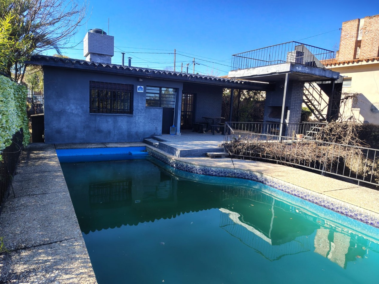 Chalet con Piscina a minutos del centro en Carlos Paz