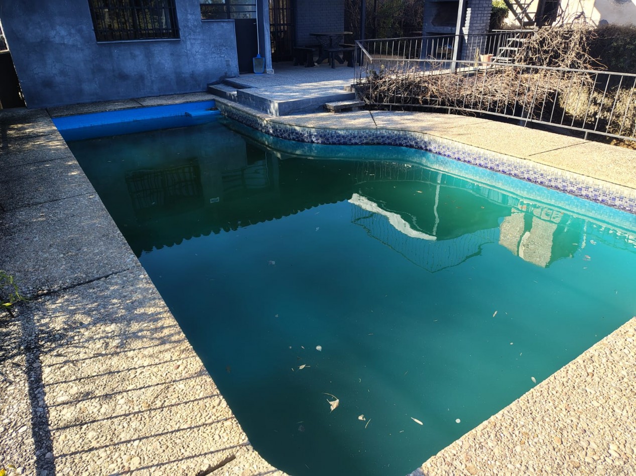 Chalet con Piscina a minutos del centro en Carlos Paz