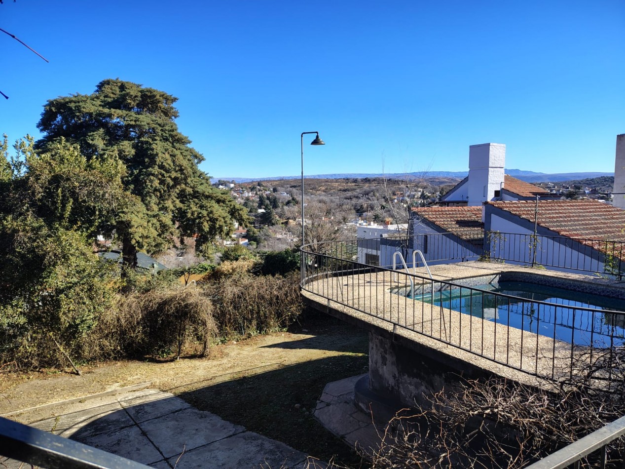 Chalet con Piscina a minutos del centro en Carlos Paz