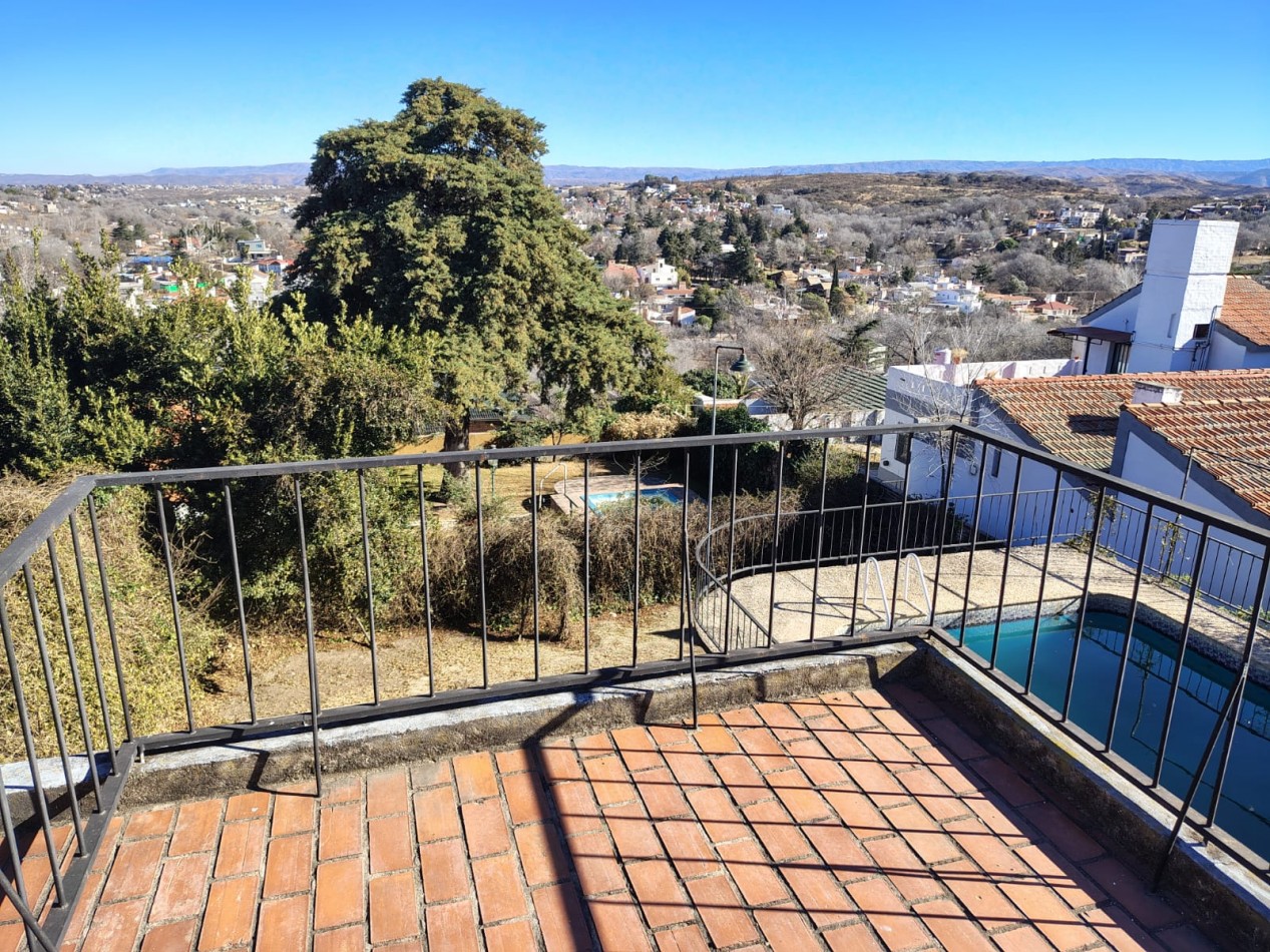 Chalet con Piscina a minutos del centro en Carlos Paz