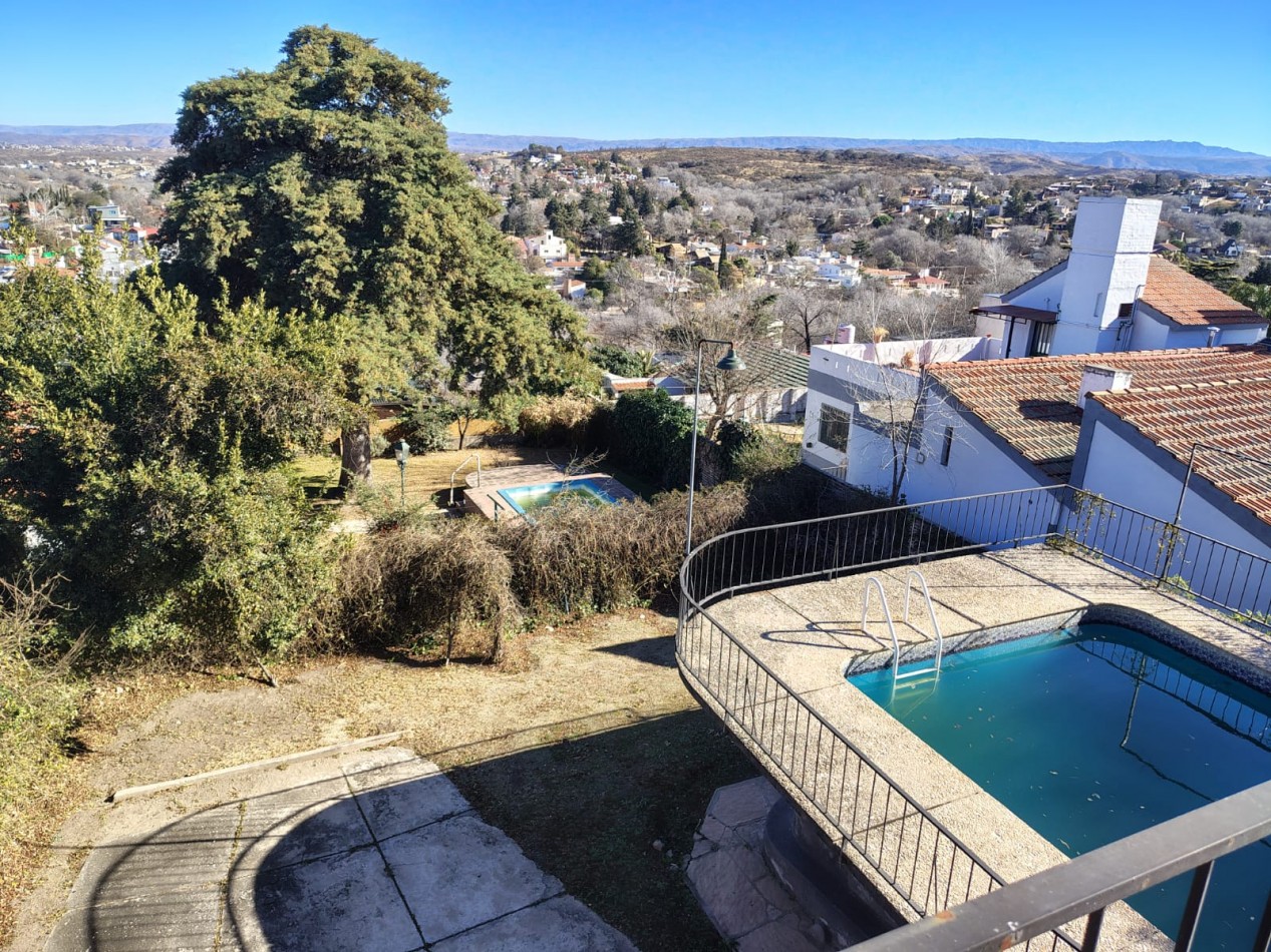 Chalet con Piscina a minutos del centro en Carlos Paz