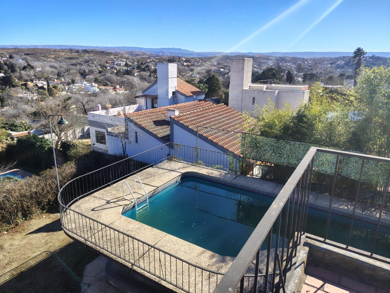 Chalet con Piscina a minutos del centro en Carlos Paz