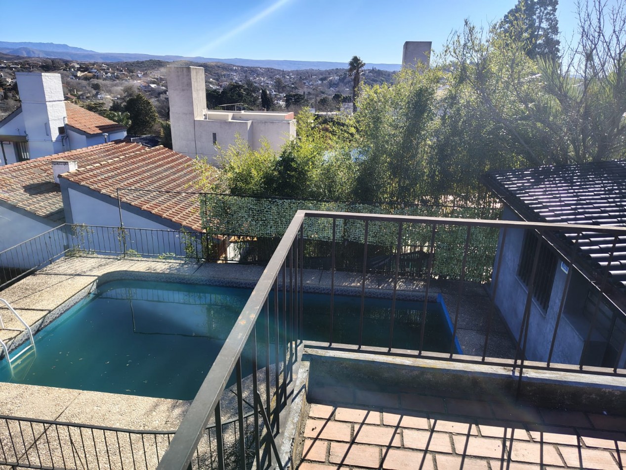 Chalet con Piscina a minutos del centro en Carlos Paz