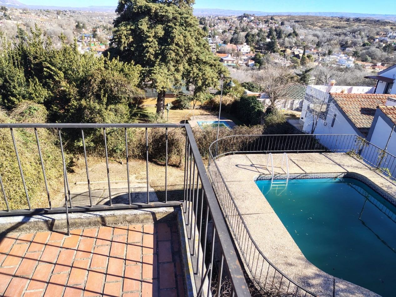 Chalet con Piscina a minutos del centro en Carlos Paz